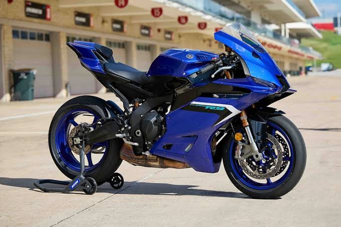 Yamaha R9